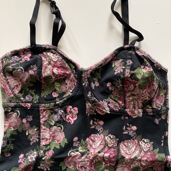 Aritzia Flowered Tank Top - Picture 5 of 6